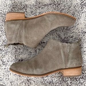Nordstrom BP Ankle Booties, taupe suede, size 6